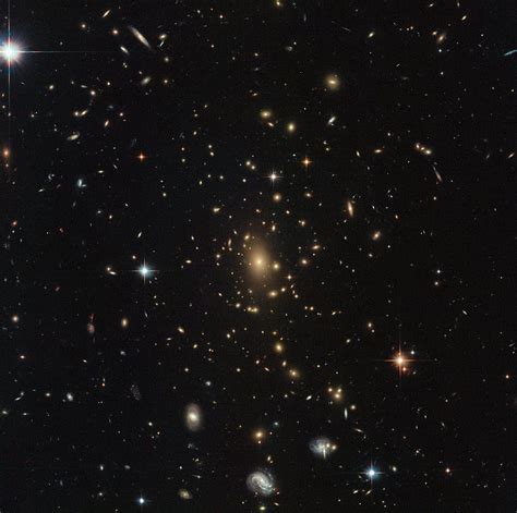 S­ü­p­e­r­n­o­v­a­ ­e­v­ ­s­a­h­i­b­i­ ­g­a­l­a­k­s­i­l­e­r­i­n­ ­g­ö­z­ ­k­a­m­a­ş­t­ı­r­ı­c­ı­ ­b­i­r­ ­H­u­b­b­l­e­ ­k­o­l­e­k­s­i­y­o­n­u­